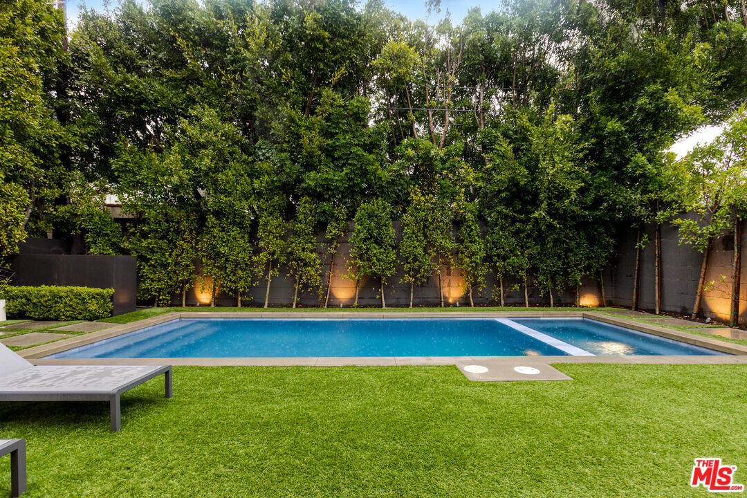 356 N La Jolla Ave