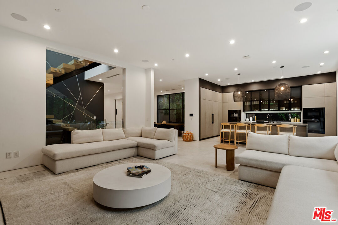 356 N La Jolla Ave