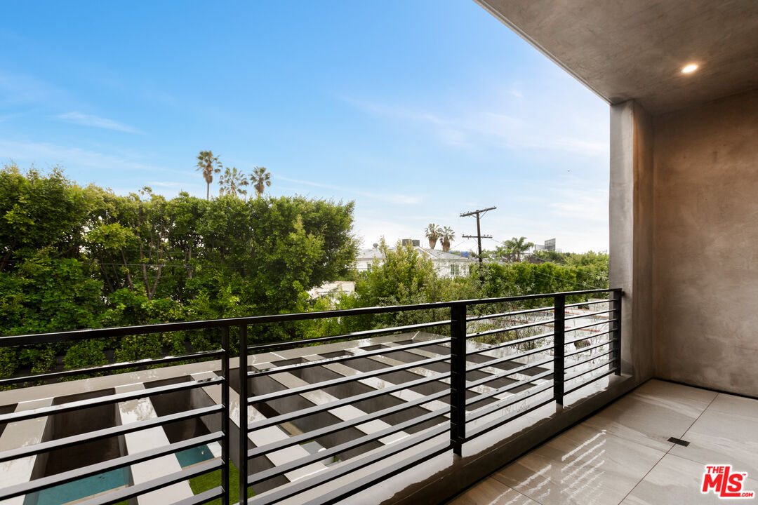 356 N La Jolla Ave