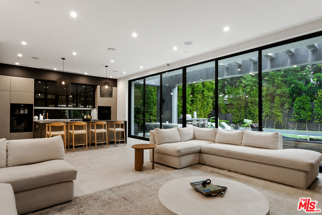 356 N La Jolla Ave