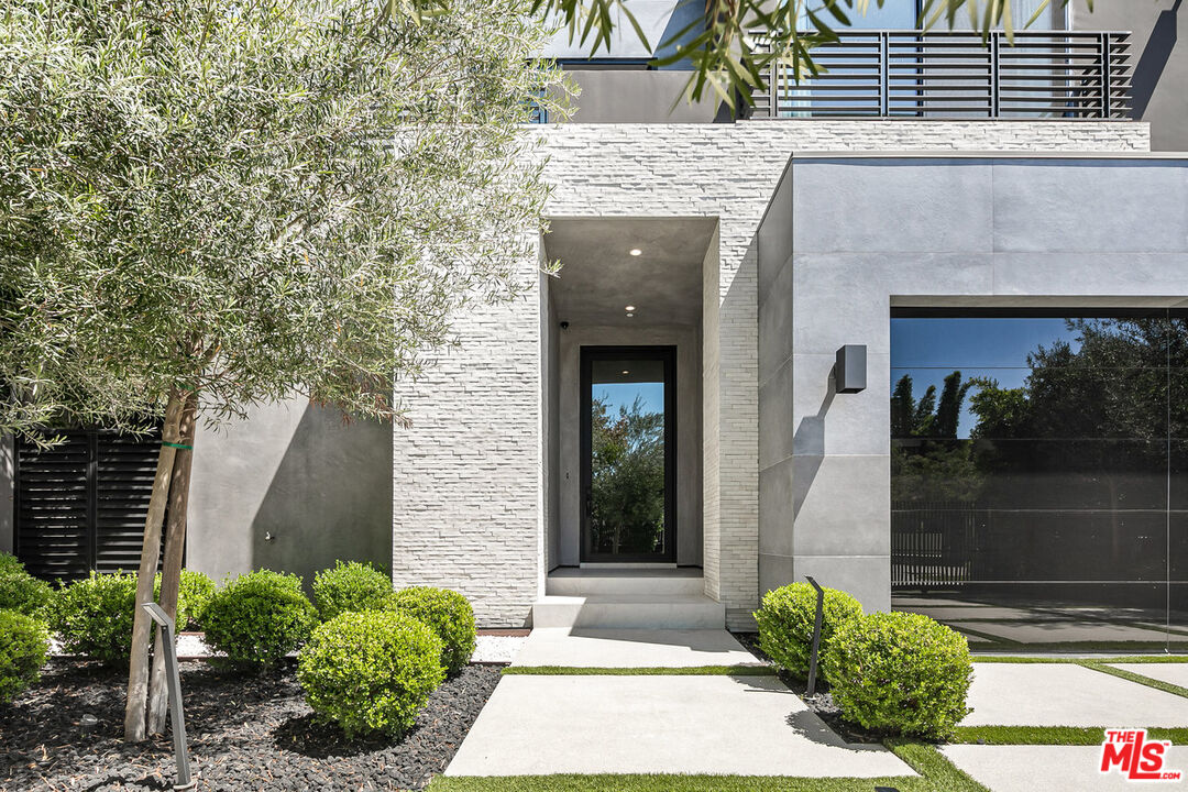 356 N La Jolla Ave