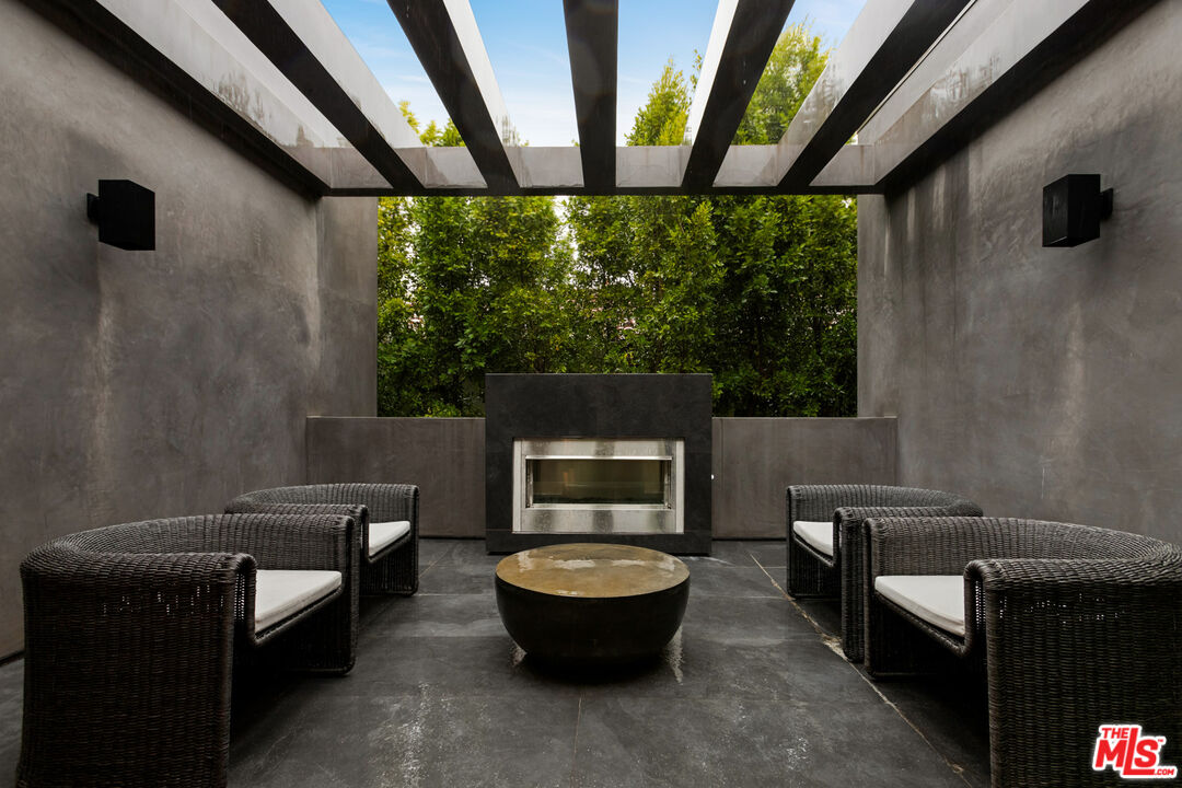 356 N La Jolla Ave
