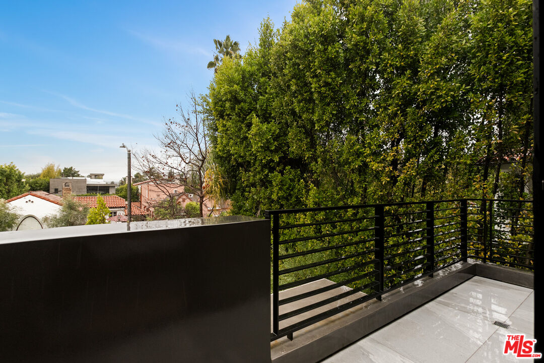 356 N La Jolla Ave