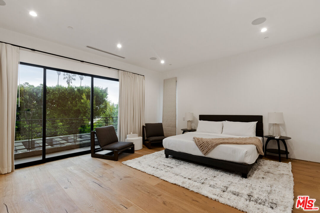 356 N La Jolla Ave