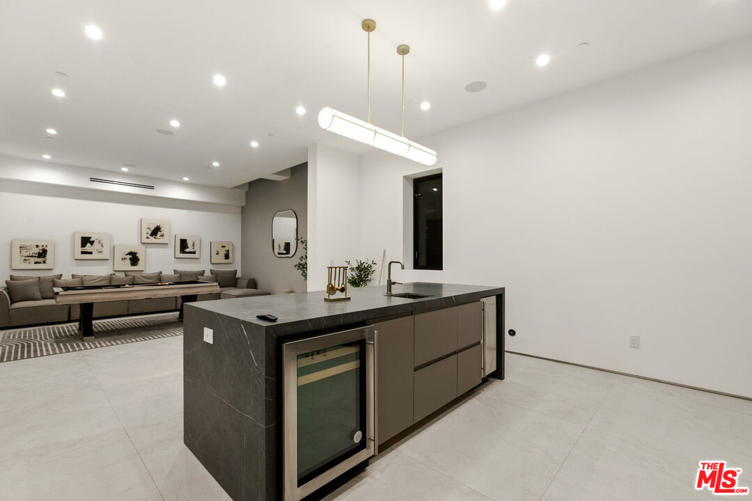 356 N La Jolla Ave