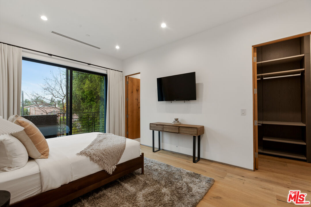 356 N La Jolla Ave