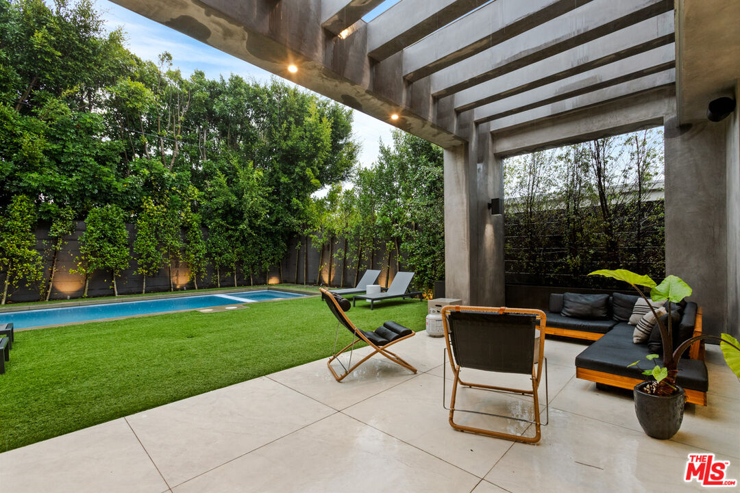 356 N La Jolla Ave