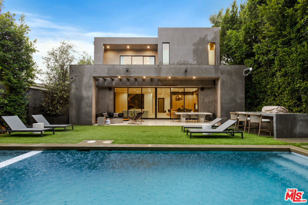 356 N La Jolla Ave