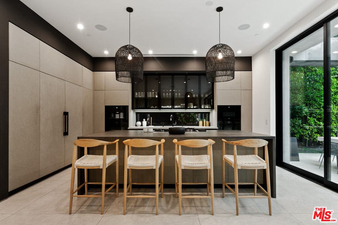 356 N La Jolla Ave
