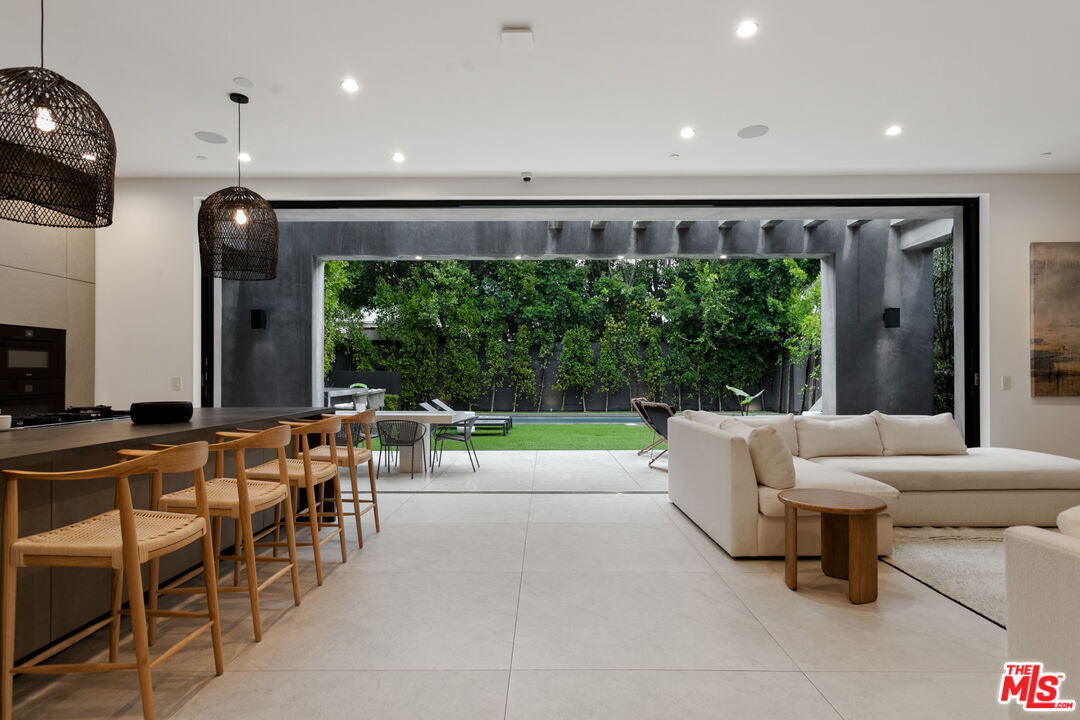 356 N La Jolla Ave