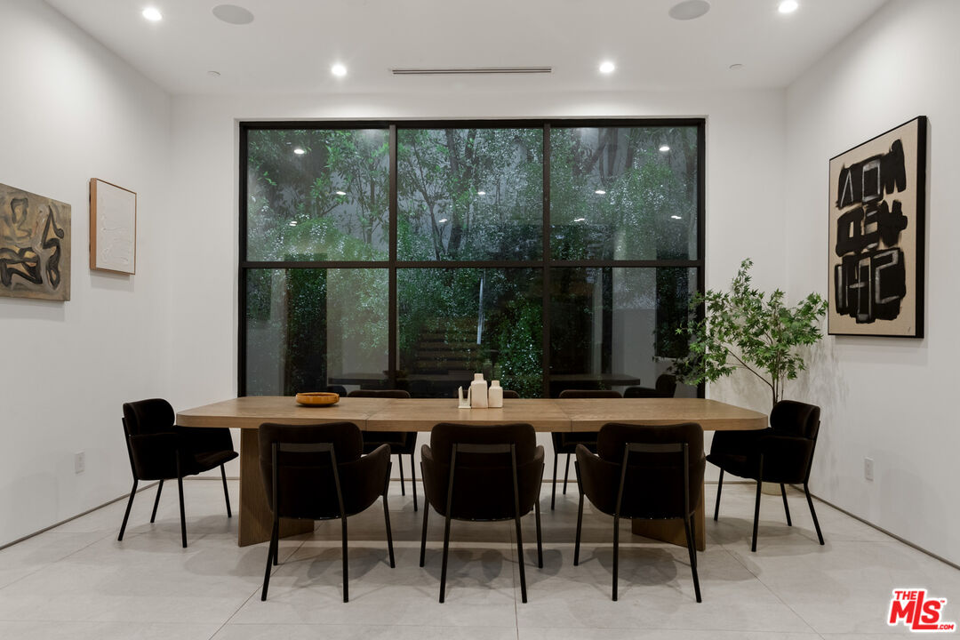 356 N La Jolla Ave