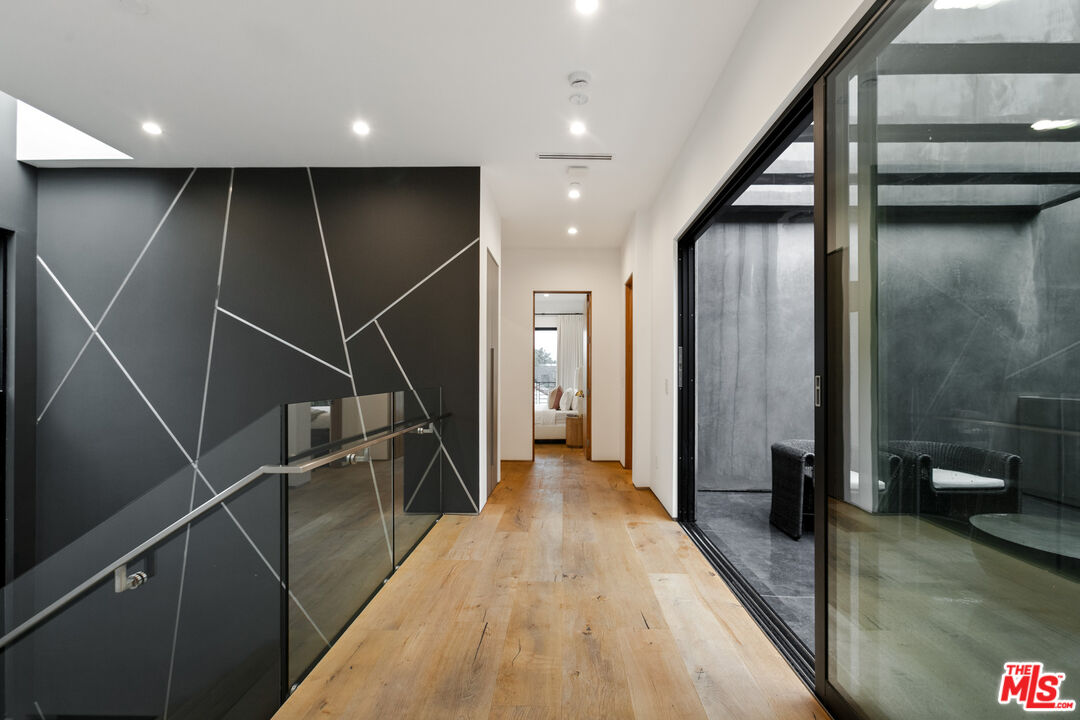 356 N La Jolla Ave