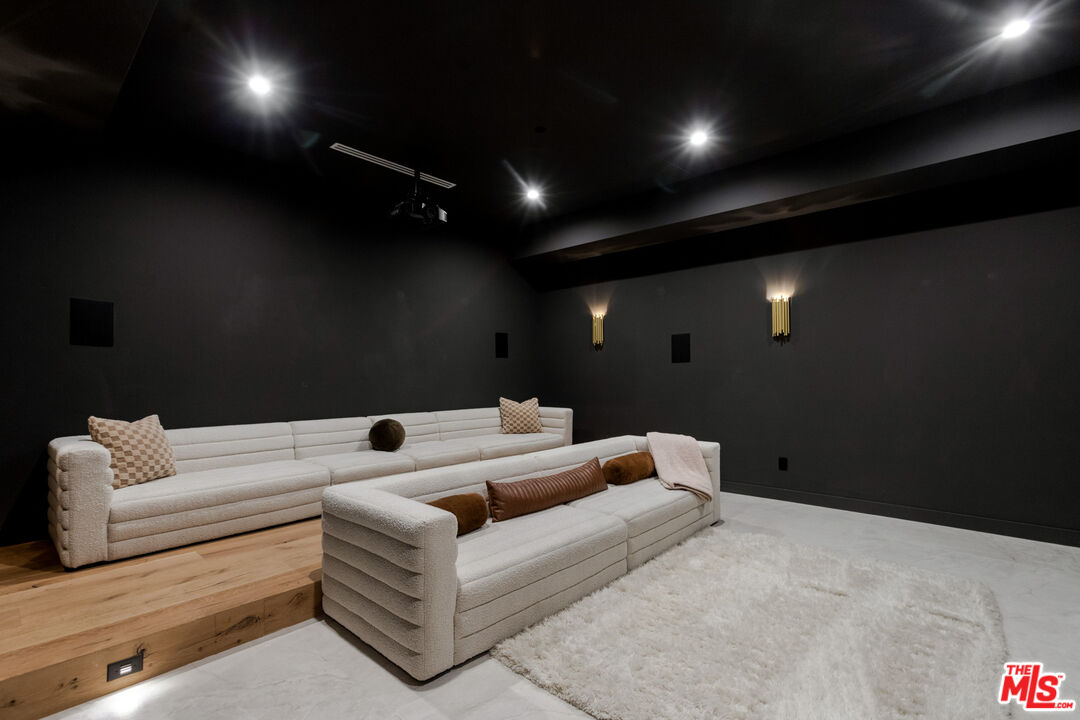 356 N La Jolla Ave