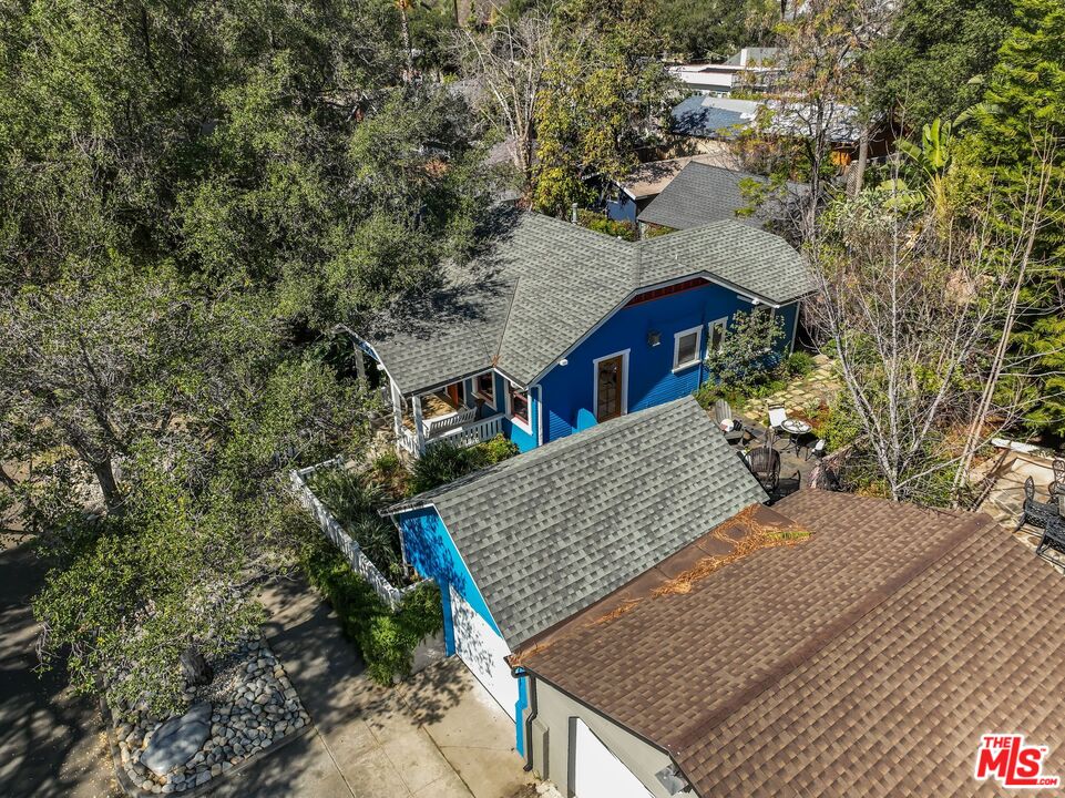 1179 E Claremont St