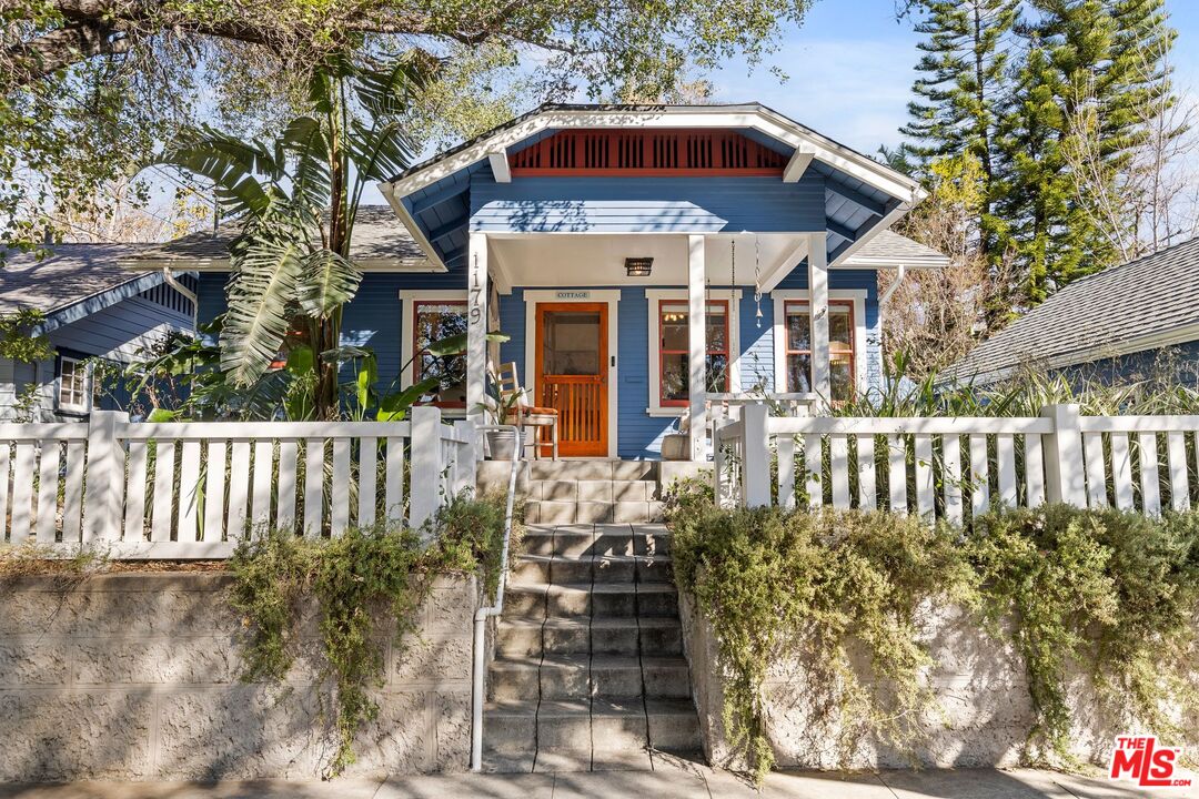 1179 E Claremont St
