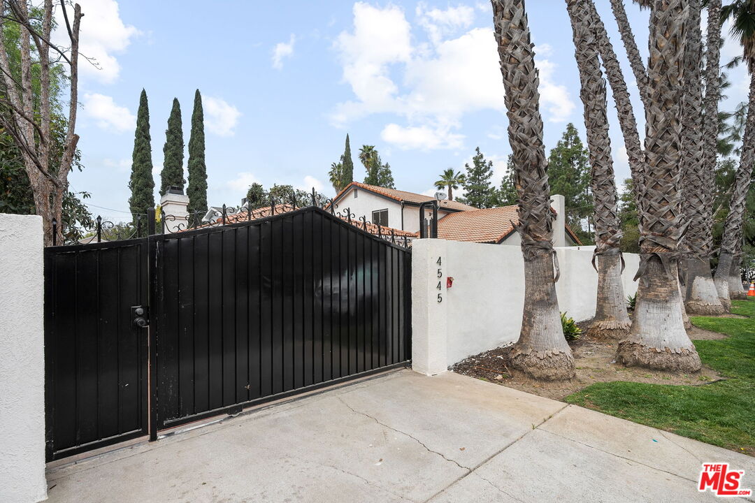 4545 Mammoth Ave