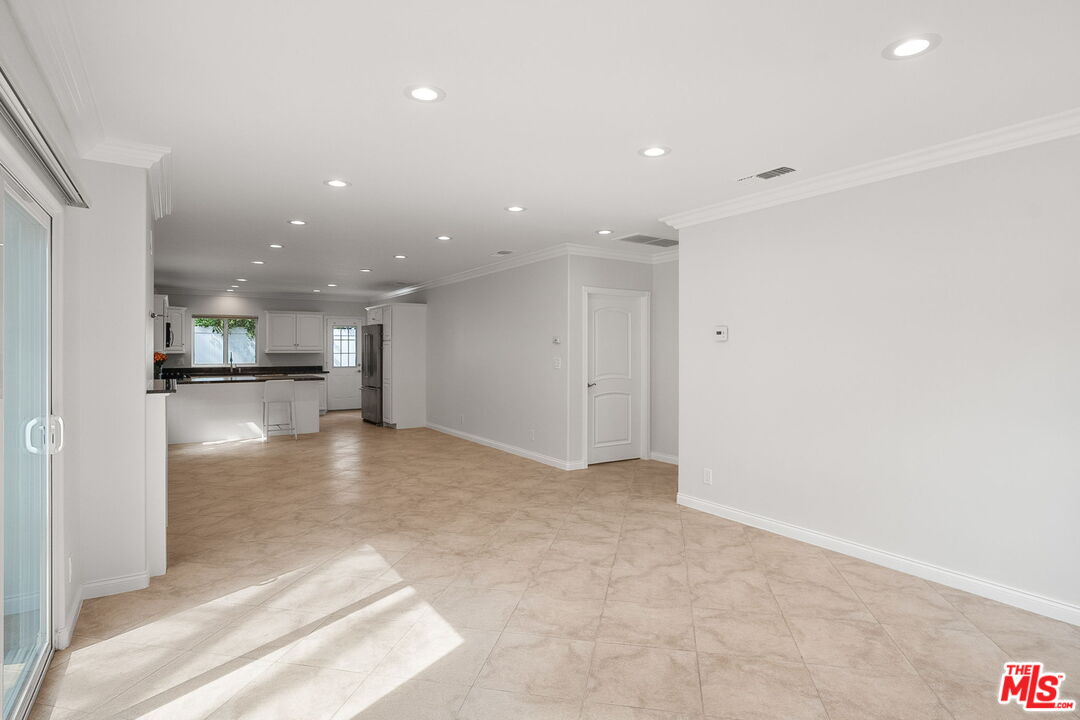 4545 Mammoth Ave