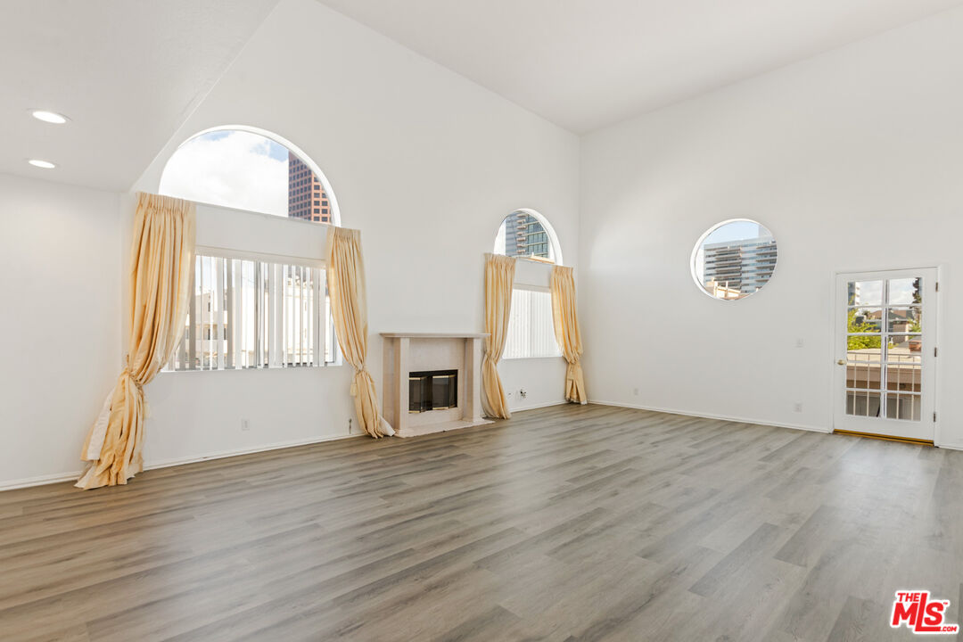 1250 S Westgate Ave Unit: 303