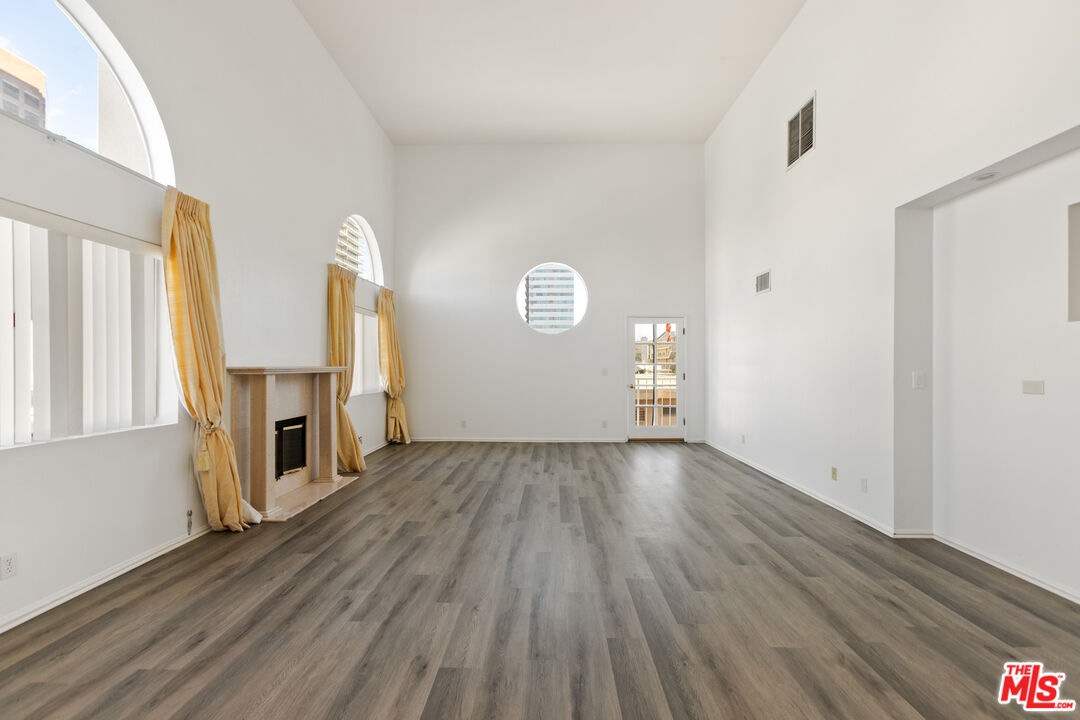 1250 S Westgate Ave Unit: 303