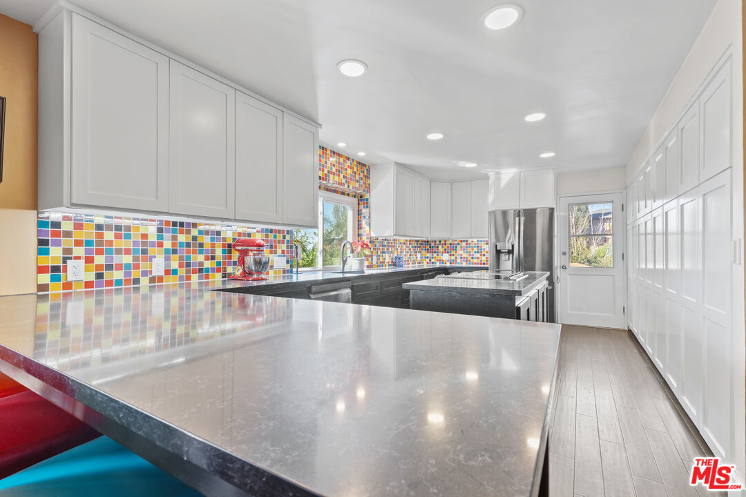2768 Fyler Pl