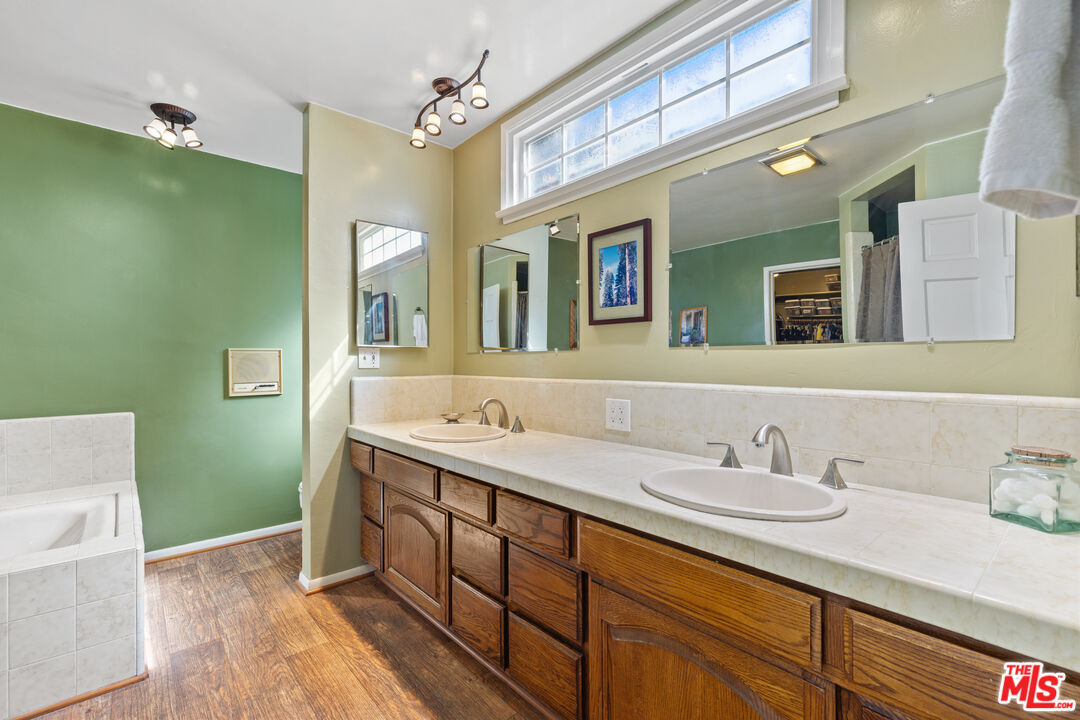 2768 Fyler Pl