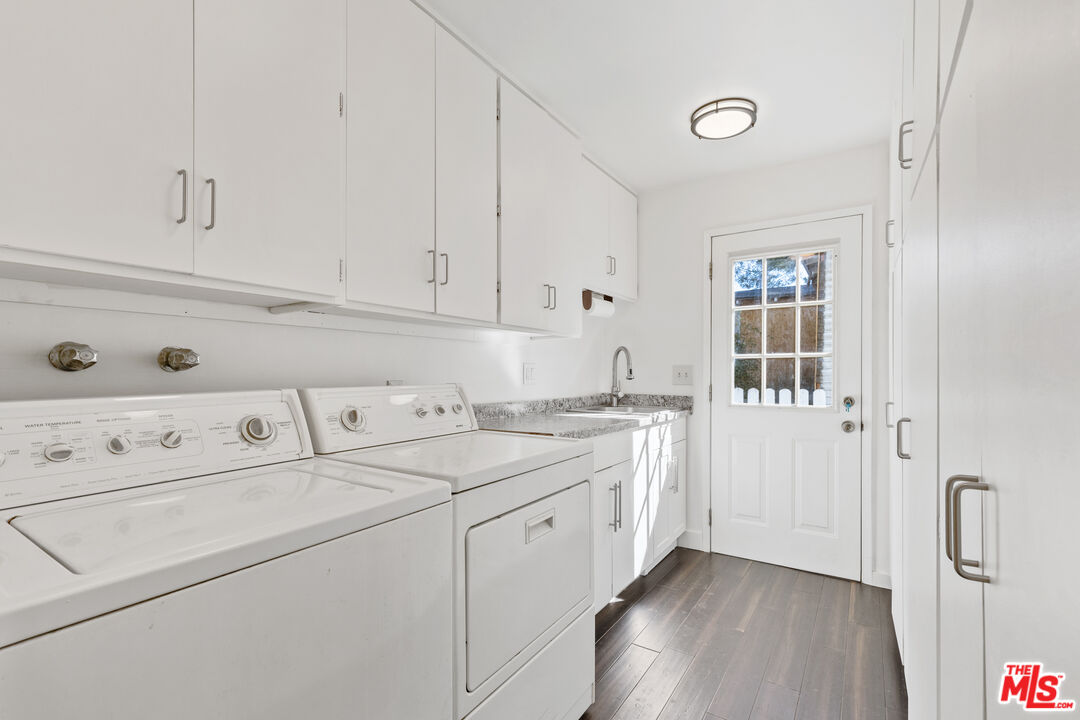 2768 Fyler Pl
