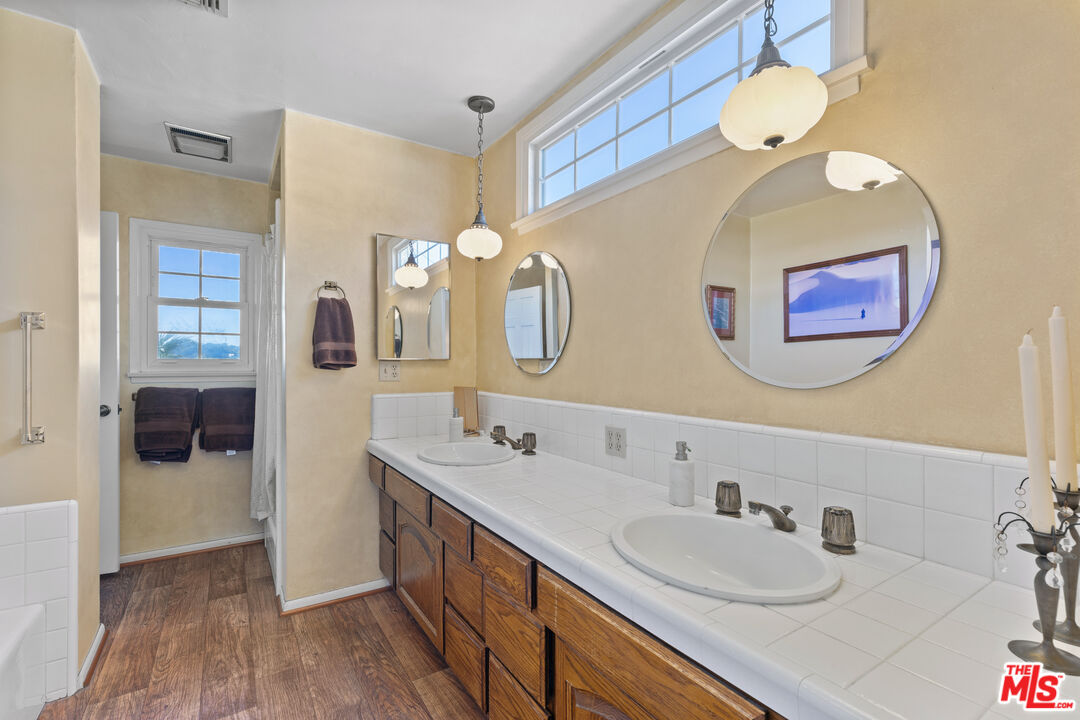 2768 Fyler Pl