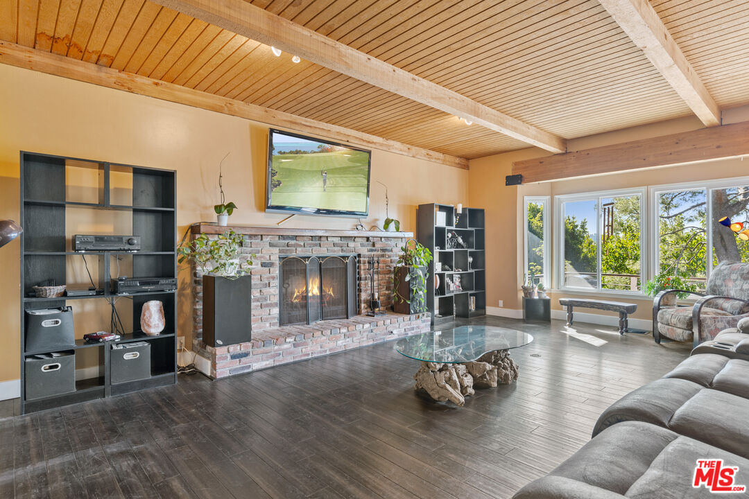 2768 Fyler Pl