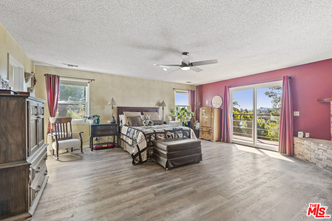 2768 Fyler Pl