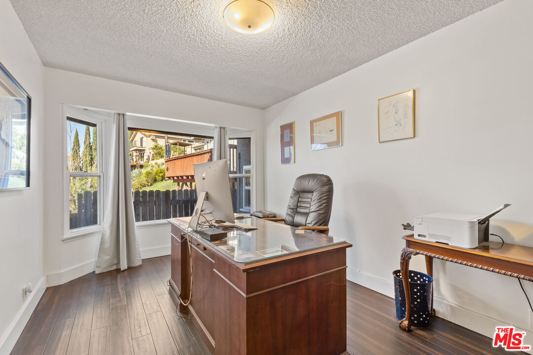 2768 Fyler Pl
