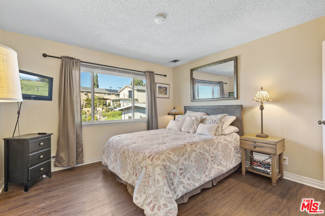2768 Fyler Pl