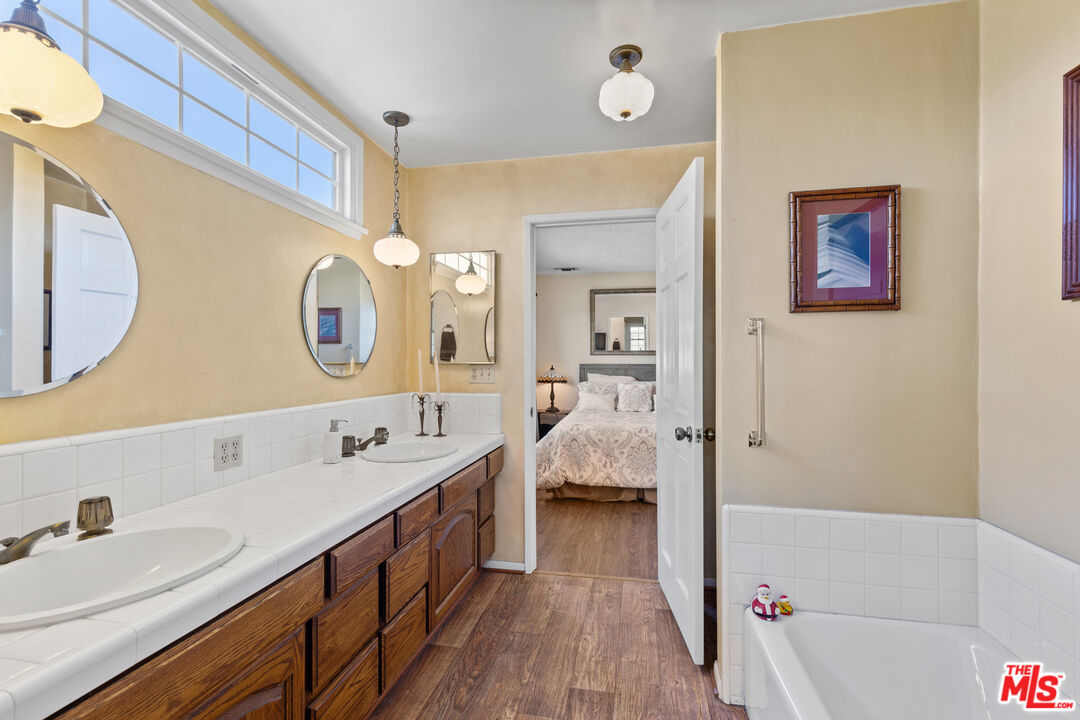 2768 Fyler Pl