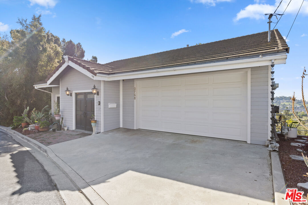2768 Fyler Pl