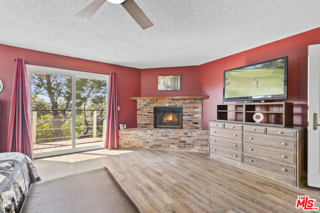 2768 Fyler Pl