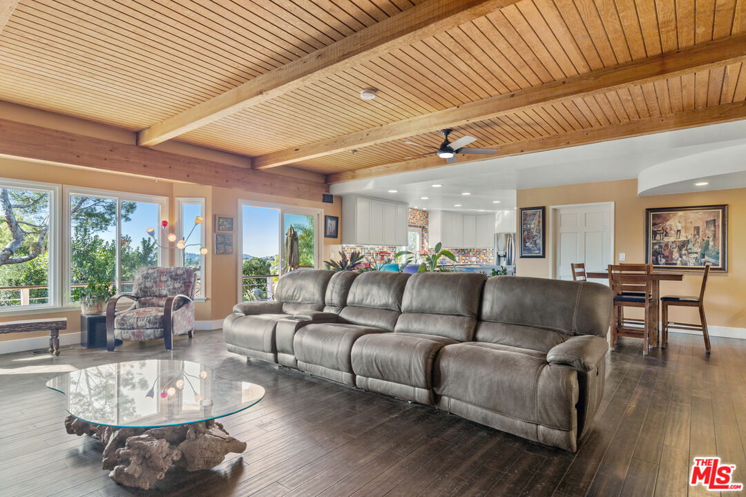 2768 Fyler Pl