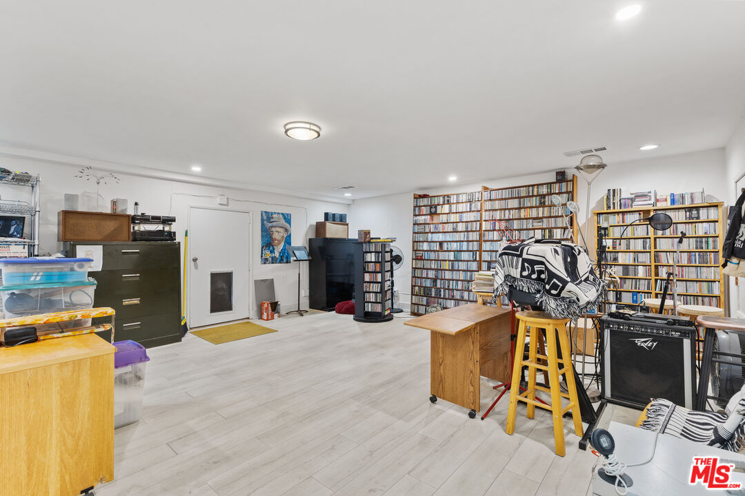 2768 Fyler Pl