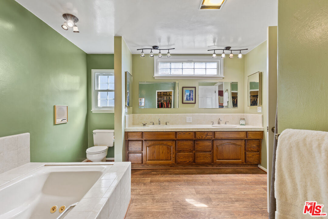 2768 Fyler Pl