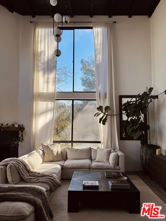 15146 Magnolia Blvd Unit: 1