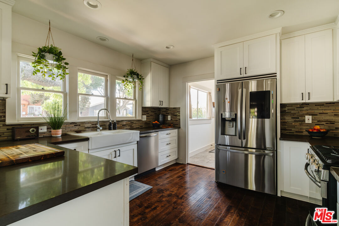 2216 W 28th St