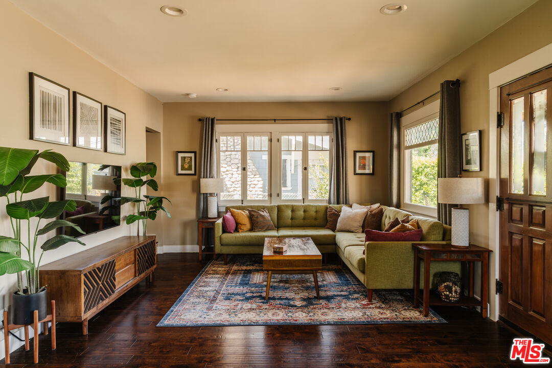 2216 W 28th St