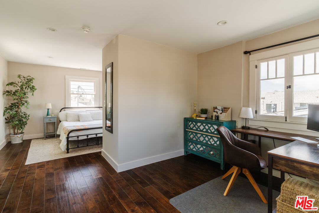 2216 W 28th St
