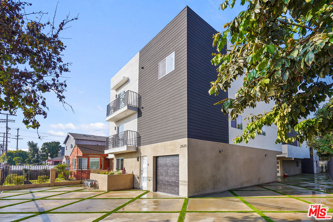 2527 Hauser Blvd