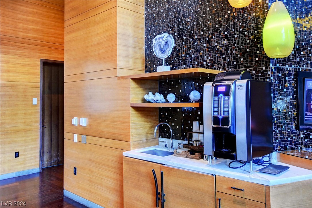 3750 Las Vegas Boulevard 3911