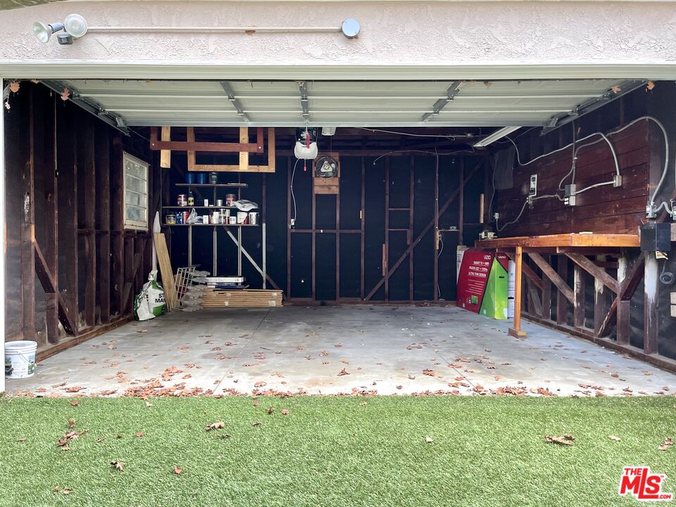 4555 Van Noord Ave