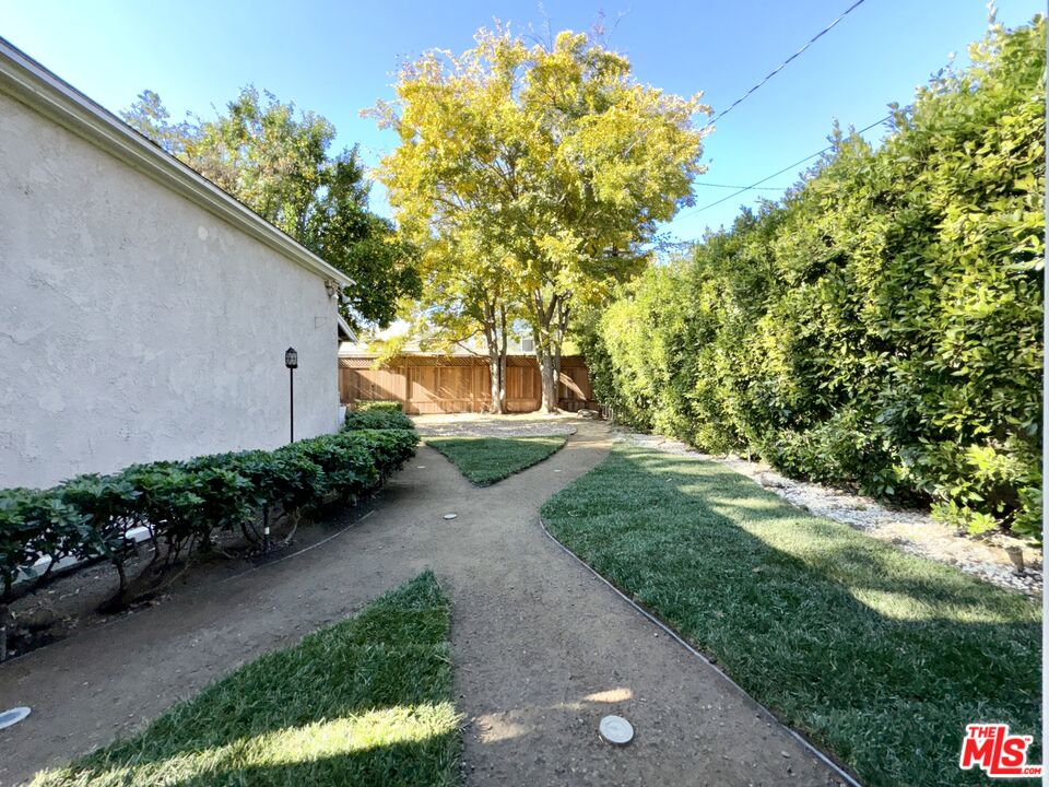 4555 Van Noord Ave