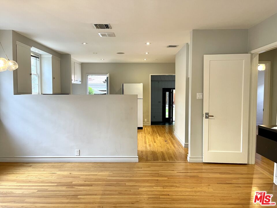 4555 Van Noord Ave