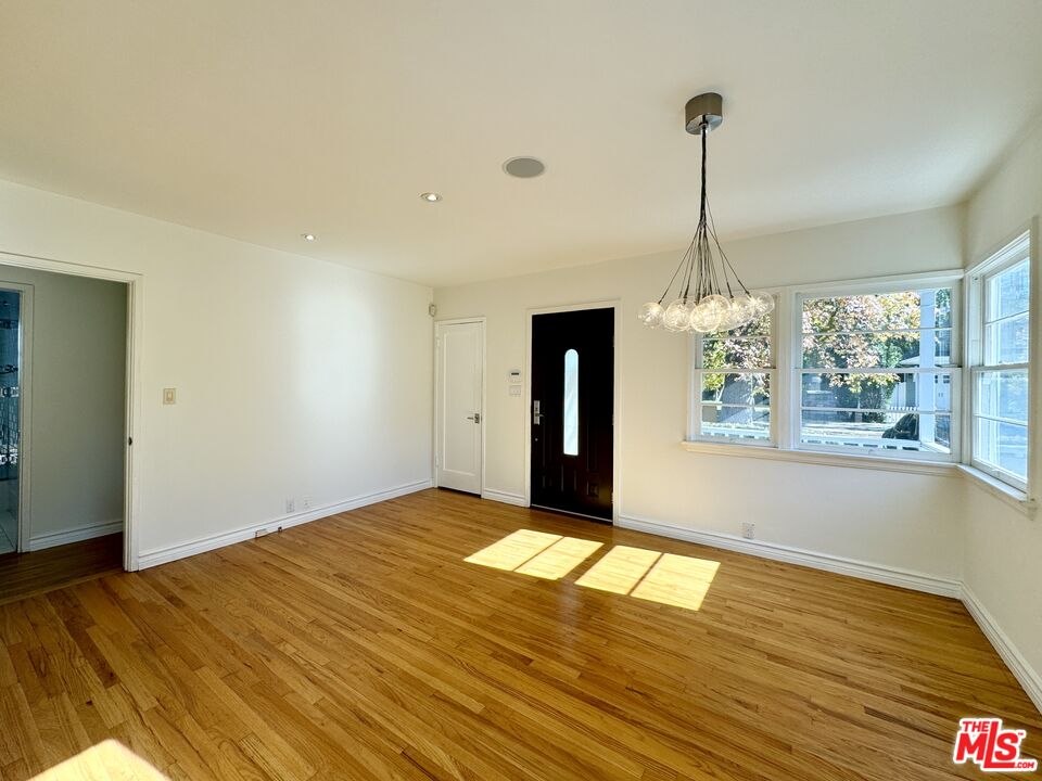 4555 Van Noord Ave