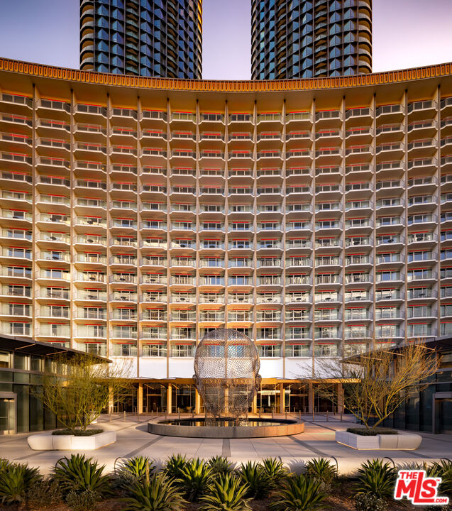 2025 Avenue Of The Stars Unit: 1201