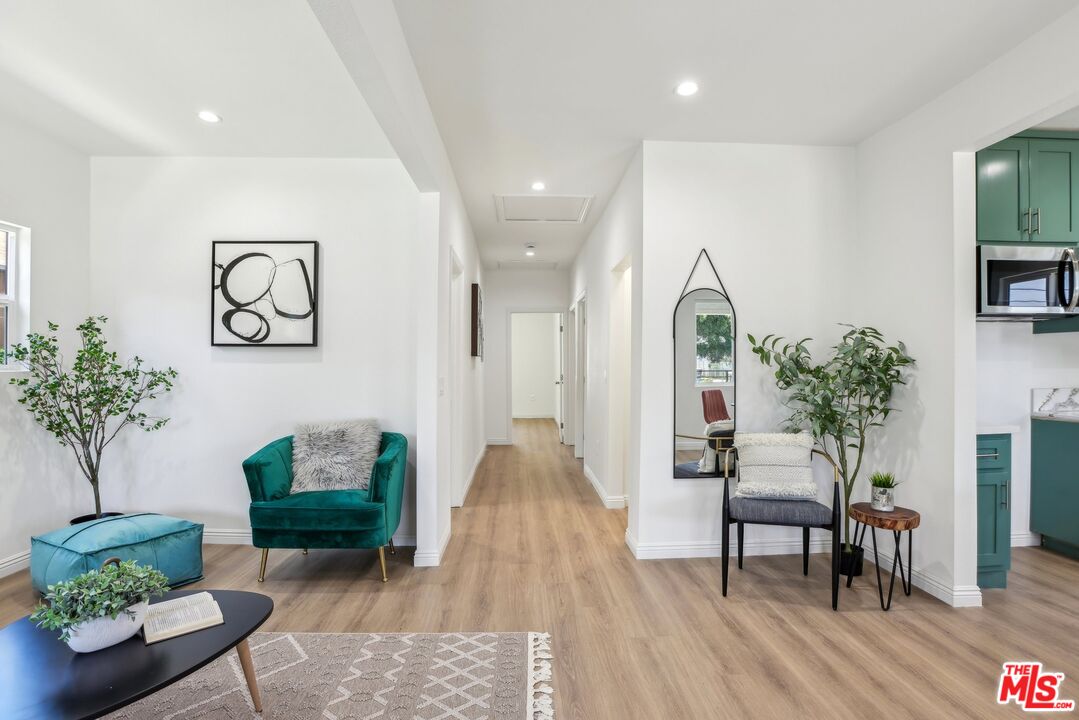 3127 W 60th St