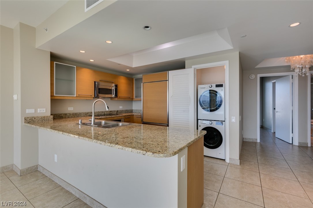 322 KAREN Avenue 2601